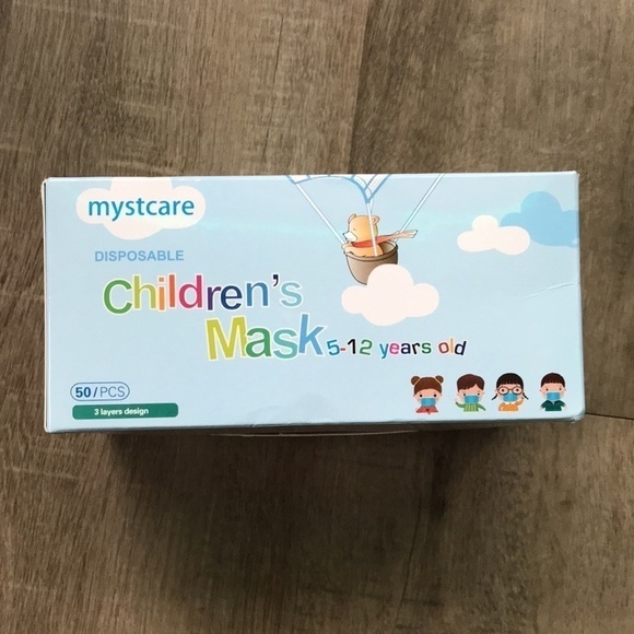 FREE with purchase of $15+ New Kids disposable masks - Picture 3 of 4
